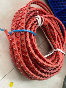 Dây đai PU gắn gai thép